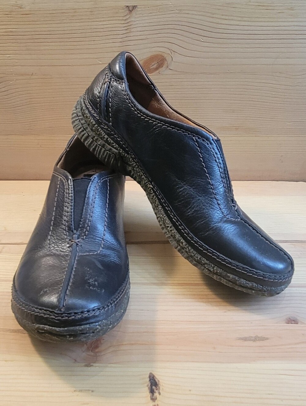 Clarks Artisan Shoe Womens Size 5.5 Black Leather Slip On Loafer Casual Comfort